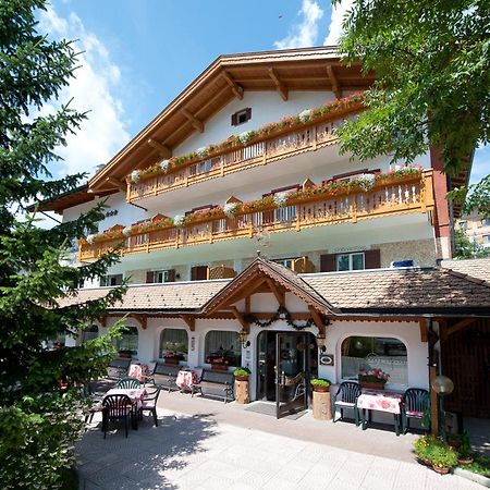 Hotel Cristallo วีโก ดี ฟาสซา ภายนอก รูปภาพ