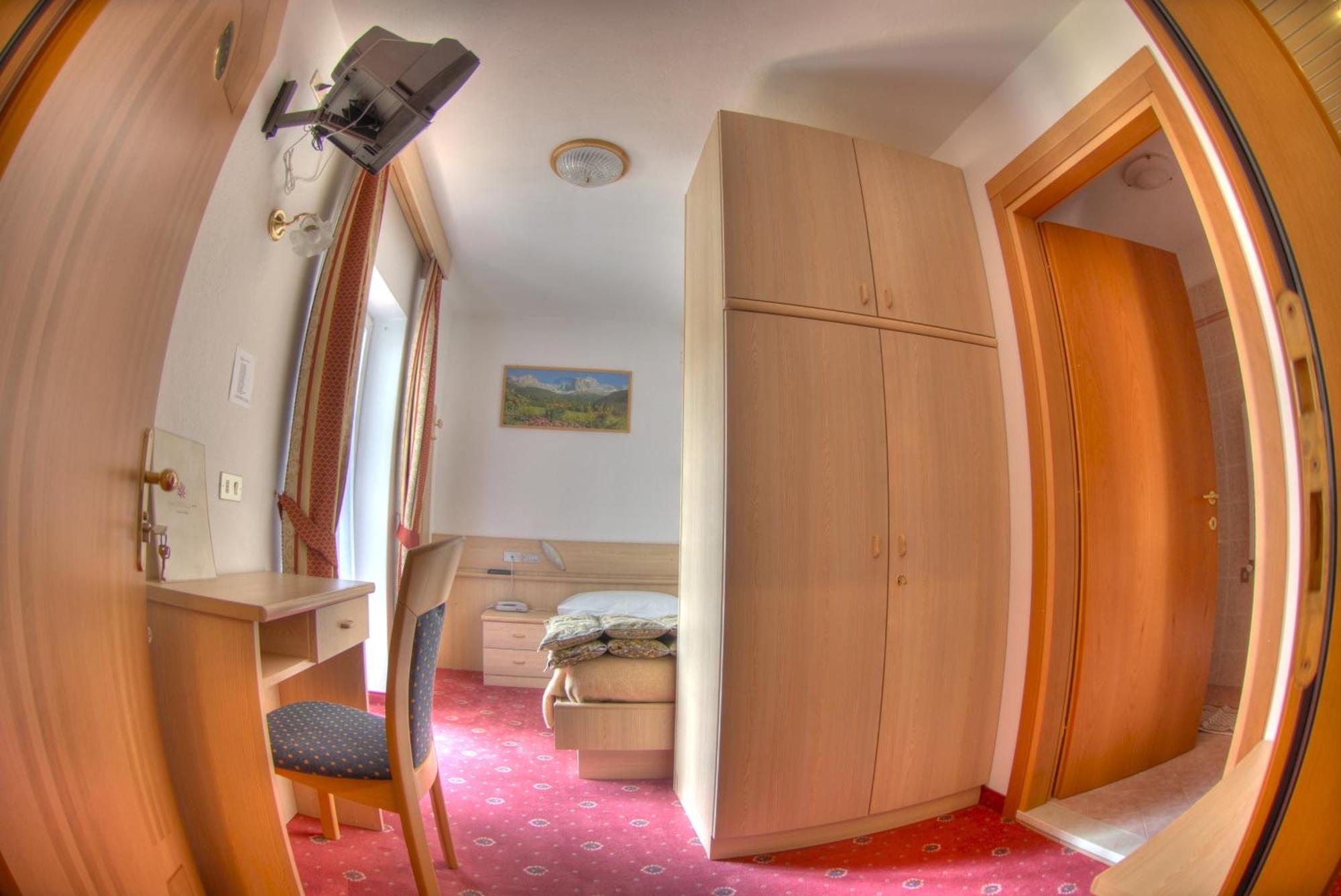 Hotel Cristallo วีโก ดี ฟาสซา ภายนอก รูปภาพ
